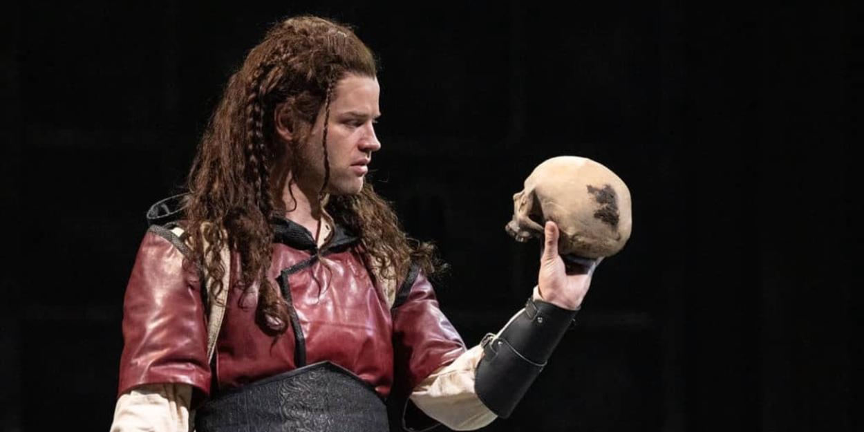 Review: HAMLET is a Haunting Spectacle at DCPA  Image