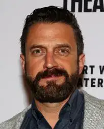 Raúl Esparza Headshot