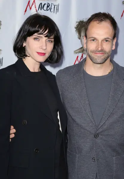 Michele Hicks Jonny Lee Miller Photo 2013 04 22