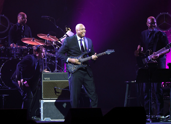 Bernie Williams gives emotional performance at Ridgefield CT Playhouse