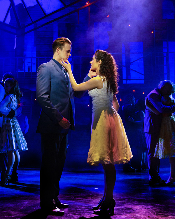 https://www.broadwayworld.com/ezoimgfmt/cloudimages.broadwayworld.com/upload12/1933030/tn-500_6-westsidestory-photobyjasonnuttle.jpg?ezimgfmt=rs:0x0/rscb37/ngcb36/notWebP